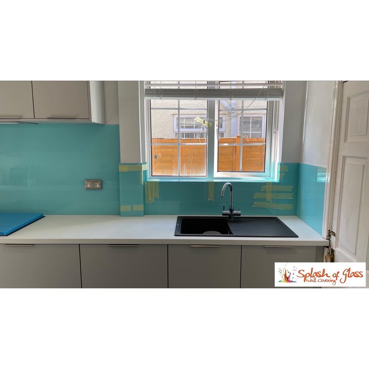 officialASOG's tweet image. Looking to add a splash of colour to your kitchen? A glass splashback may be your answer with unlimited colours to choose from. 🤩

This Crystal Surprise 3D splashback has brightened this kitchen up perfectly! 👌🏼

#kitchen #kitchendesign #kitcheninspo #kitchendecor #splashback