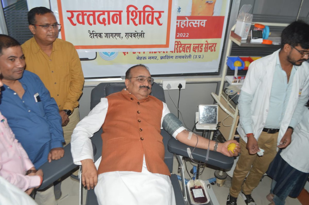RBLDineshSingh's tweet photo. सेवा का एक अवसर
#रक्तदान जीवनदान

आज,#रायबरेली में रिबन काट कर रक्तदान शिविर का उद्घाटन किया एवं रायबरेली वासियो के लिए रक्तदान किया। रक्तदान एक स्वास्थ्यवर्धक प्रक्रिया है,अतः आप सभी से अपील है की रक्तदान जरूर करें, इससे हम किसी के अनमोल जीवन को बचाने में सहायक सिद्ध हो सकते है। https://t.co/Y793P6cTeh