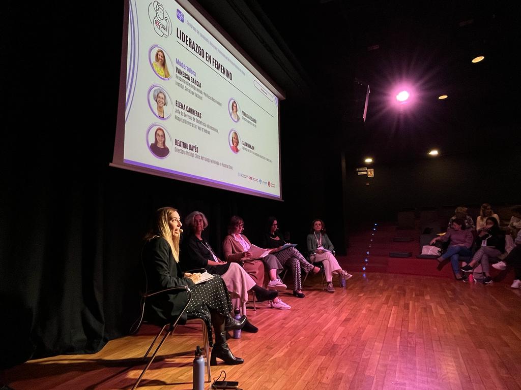 També es destaca la necessitat de lideratge en femení en les organitzacions amb testimonis i exemples com <a href="/Vanessi3/">Vane since 1980</a>, Elena Carreras, Beatriu Bayés, Sara Manjon i la directora gerenta de l’#icscat <a href="/ylejardi/">Yolanda Lejardi</a>. <a href="/vallhebron/">Vall d'Hebron</a> <a href="/hospitalclinic/">Hospital Clínic</a> <a href="/HUSCVic/">Hospital Universitari de la Santa Creu de Vic</a> #congresorhigualdad