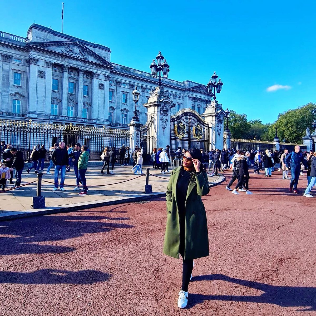 L_adisa's tweet photo. London , Buckingham Palace (the year of living 💝) https://t.co/fZesHXHXf9
