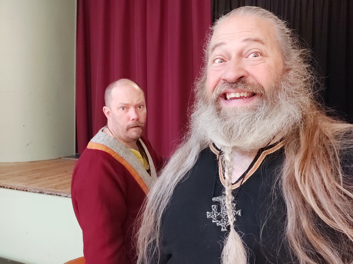 TimeCapsuleEd's tweet photo. Today we are having loads of fun with @KnockhallY4 at @KnockhallSch Right now we are looking at Sticking sharp things in people and chopping bits of people - Viking & Saxons Arms & Armour.
#Beowulf #CreativeWritingAdventure
#CreativeHistory https://t.co/UhdTuKF9Vy