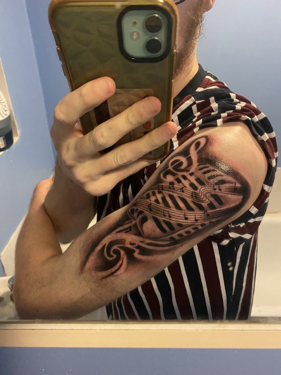 GeekTomPlays's tweet photo. So I finally have decided to start my tattoo collection, got my first one done on Tuesday figured I’d share it with you guys, I plan on getting many more in the near future, this one has a meaning behind it, I am a big music fan and used to be a musician so it made perfect sense https://t.co/10WmXUOt8m