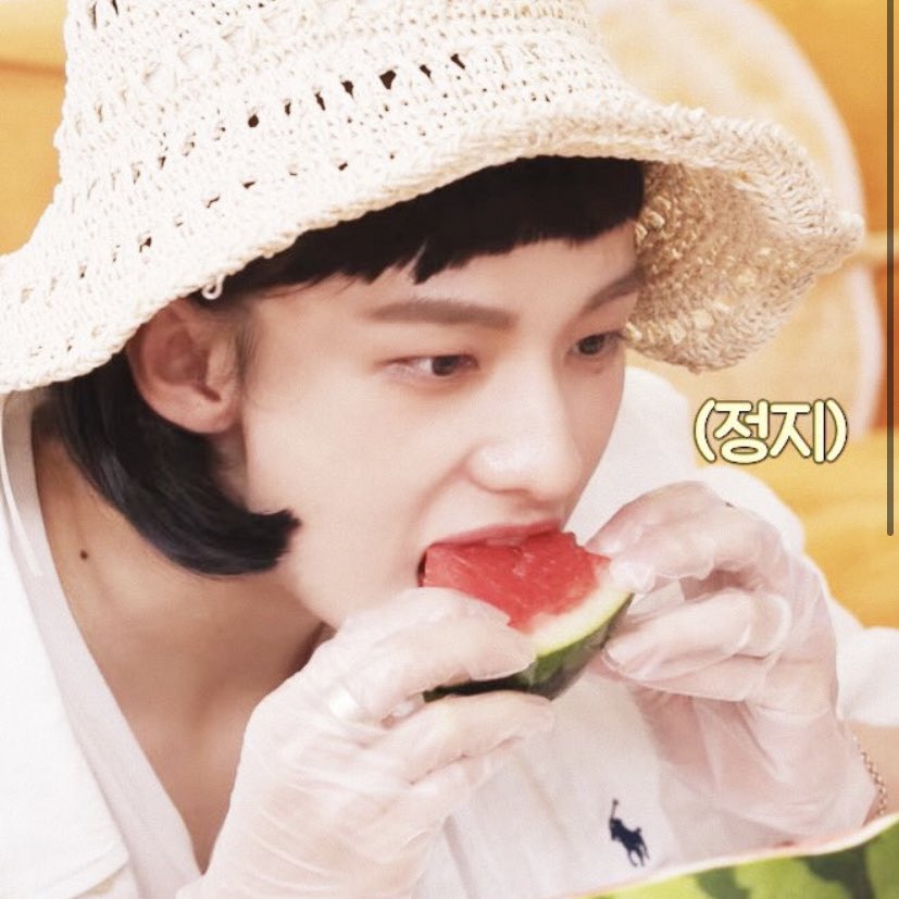 skz_threads_'s tweet photo. Hyunjin as ferrets :
                                   A soft thread https://t.co/4REQ66dBIL