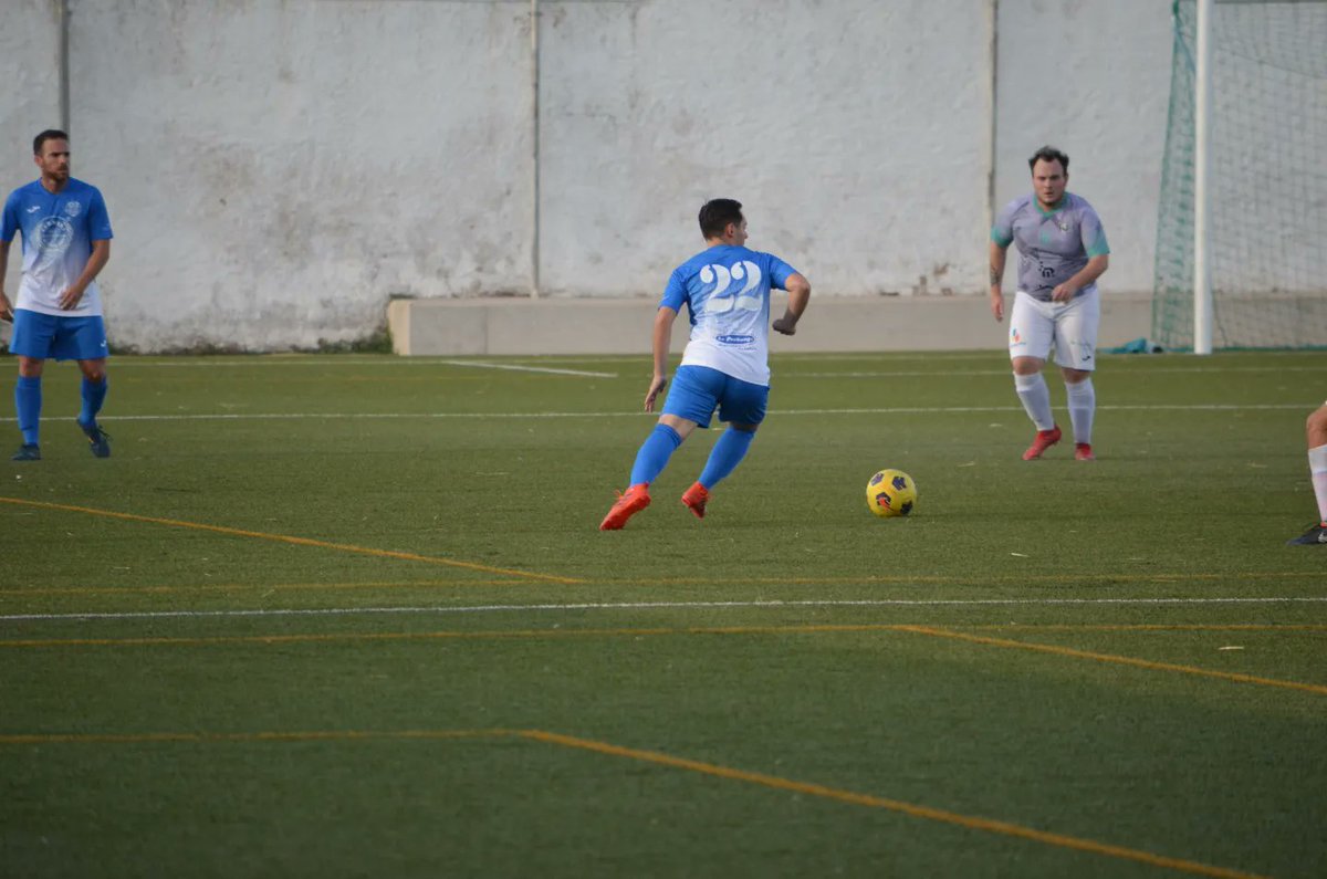 Lo mismo te ordeña y te maquilla una 🐮 que te pone un pedazo de centro ⚽️
👉 <a href="/davidBejarano97/">bejarano!</a>