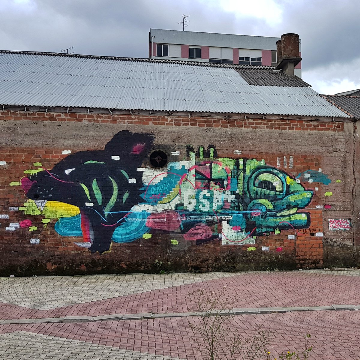 🎨Tres murais que están moi cerca para ver nun momentiño. Todos na contorna do Parque Rego da Balsa:
1. "Liberdade" de Nerea Barrientos
2. Mural agasallo de Cinta Vidal
3. Mapa
4. Mural agasallo de Sabek e Nómada