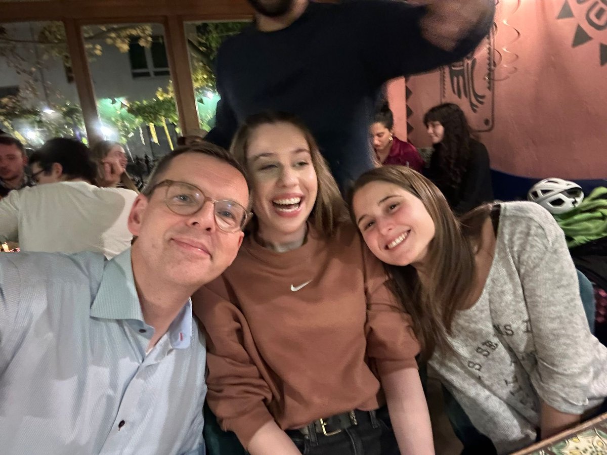 @BrandesLab ate Mexican food and drank tequila last night to celebrate three recent #lncRNA publications! pubmed.ncbi.nlm.nih.gov/36239395/ nature.com/articles/s4146… (And the 3rd will be hot off the press next week - watch this space!)