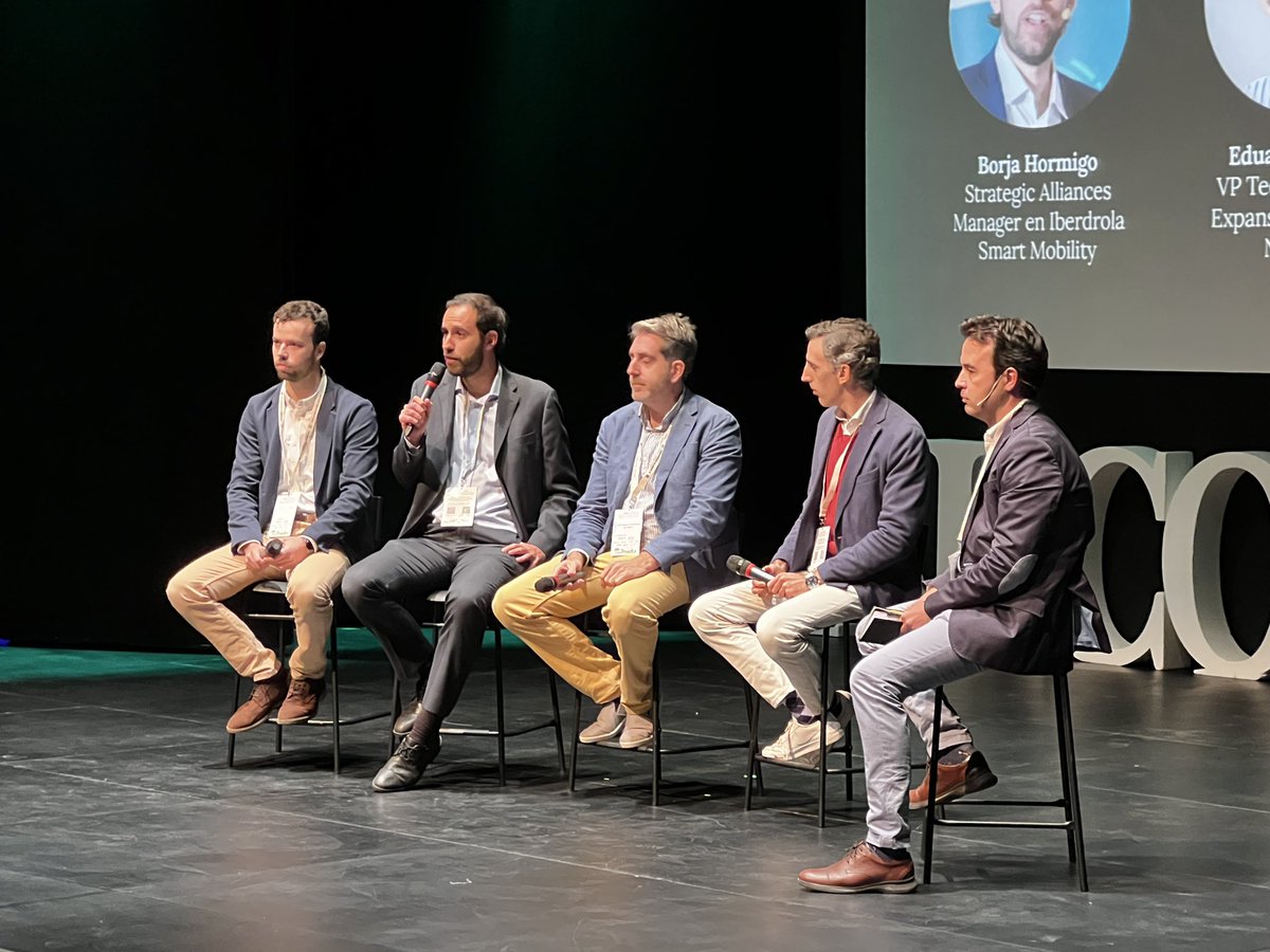 AlcobendasHub's tweet photo. Seguimos en #GMS22 con la mesa redonda #InnovsciónEnLogística, moderada por @RobertoFraile_ y con Borja Hormigo (@iberdrola) Eduardo Uriarte (@GoggoNetwork), Nacho Rodríguez (#Bluenest ) y Santiago Vesga (@CITETlogistica) #innovación #logística #movilidad https://t.co/DIglQeAPiw
