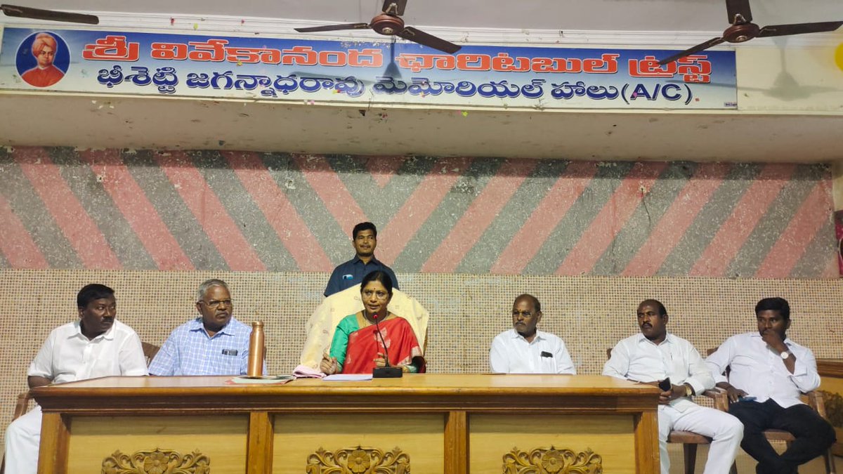 drbvsatyavathi's tweet photo. #MPOFFICE #pressmeet #Anakapalli https://t.co/isIiqMkfyd