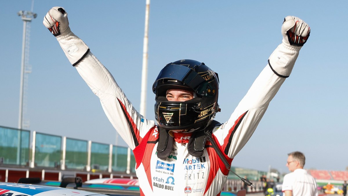 Customer_Racing's tweet photo. Another season came to a close! The #PorscheSportsCupSuisse signed off with 19-year-old @ferati_jasin winning the #SprintChallengeSuisse championship in the GT3 Cup 🇨🇭 , seizing maximum points at @circuitomisano with 2 wins, 2 fastest race laps &amp; the best qualifying time. 😎 https://t.co/SbK3hlk1PM