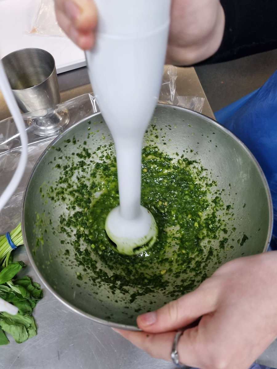 sdunlop's tweet photo. Great to welcome the @Mr_Bentley1 Sports &amp; Excercise Science students into the kitchen and restaurant this afternoon with our Level 3 #Hartkitchens chef's and FoH students making a two course meal &amp; mocktails @N_HertsCollege 
Great peer learning taking and a brilliant afternoon https://t.co/aNqVH17ow8