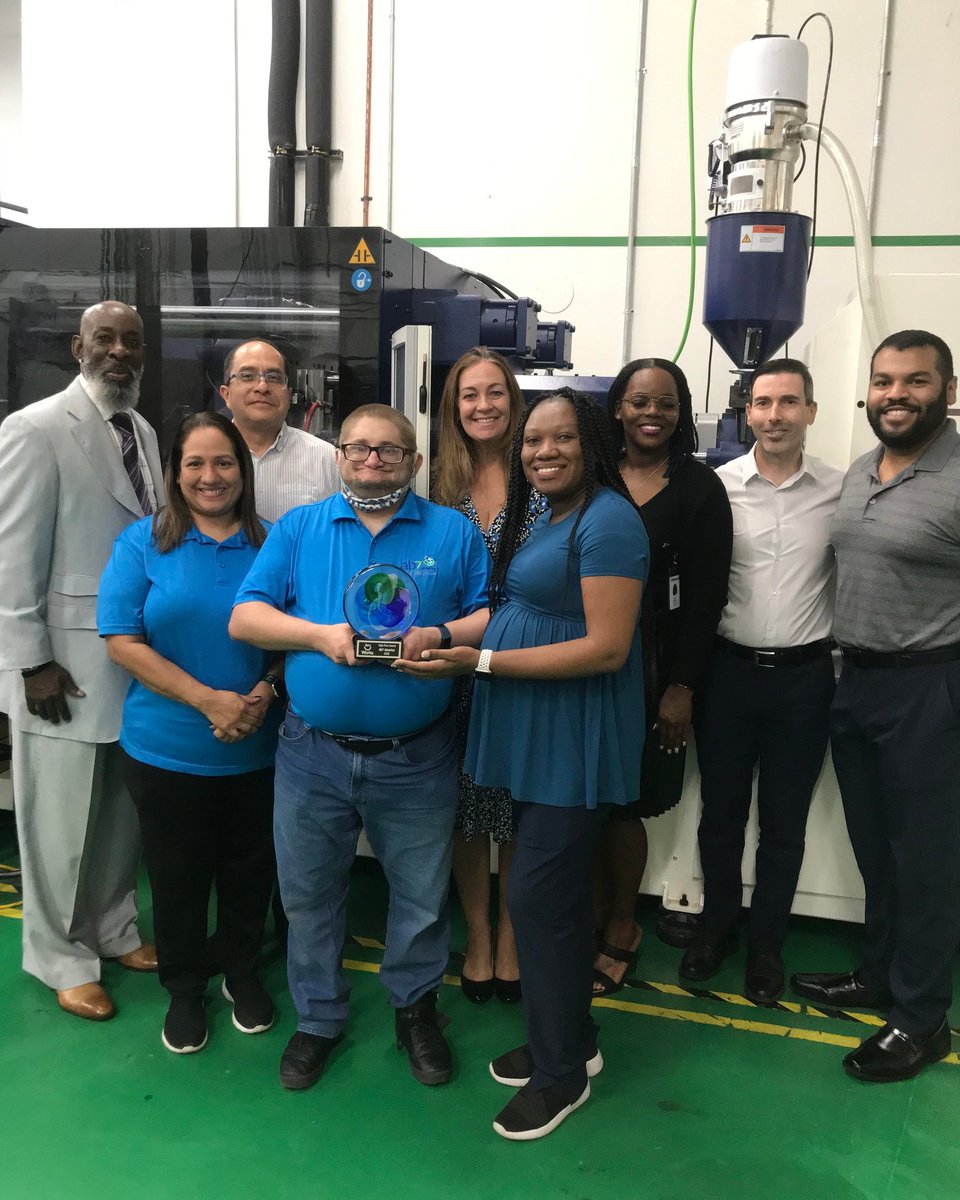 AB7Group's tweet image. AB7 America receives @ARCBroward 's High Five Award 🌟
👉Read the news : ab7group.com/blog-posts-en/…