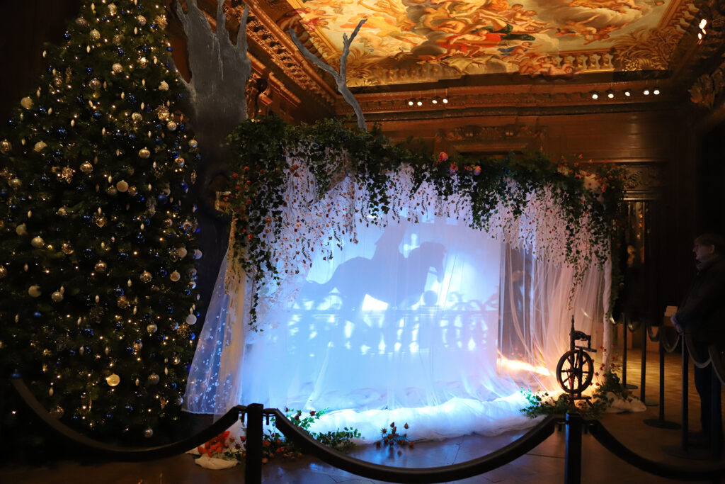 XmasBest's tweet photo. Our pick of the top Yuletide days out, plus the best hotels nearby, as recommended by the @GoodHotelGuide. #daysout #Christmas2022 
https://t.co/qg6n1WuueF https://t.co/FXLlRQ65CI