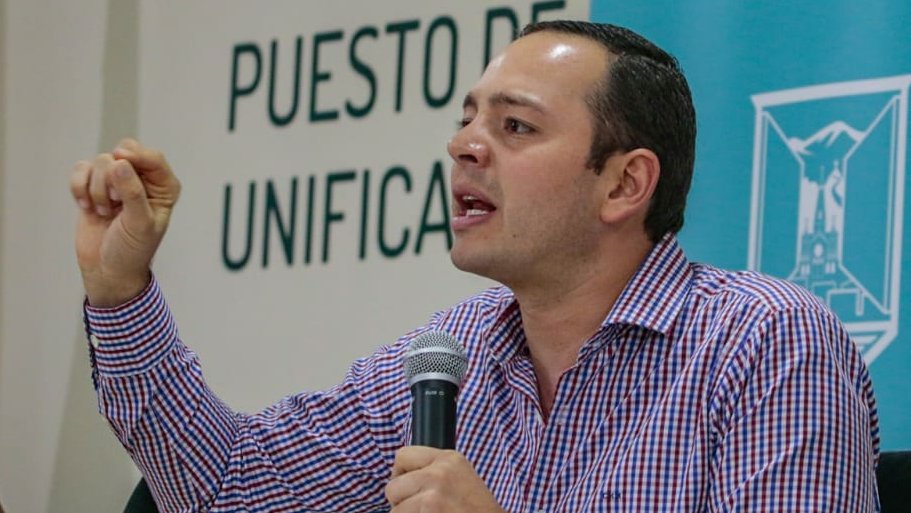lasillavacia's tweet photo. ¿Quién es Carlos Mario Marín, alcalde de Manizales que firmó convenio con Liberland?

➡️Sorpresa en elecciones/2019

➡️Del @PartidoVerdeCoL

➡️Padrino: @MauricioLizcano

➡️Ahijado: @osoriosantiago (representante del @PactoCol)

➡️Tiene denuncias por maltrato laboral

Hilo 🧶 https://t.co/3nYX9So3Wf