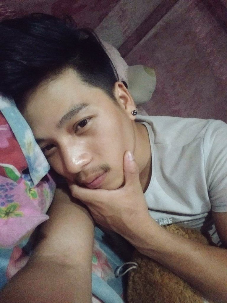 "အရက်သမား ထွန်းဖေ" ဝတ္ထုတို (စ/ဆုံး) gaysex-myanmar.blogspot.com/2022/11/blog-p…