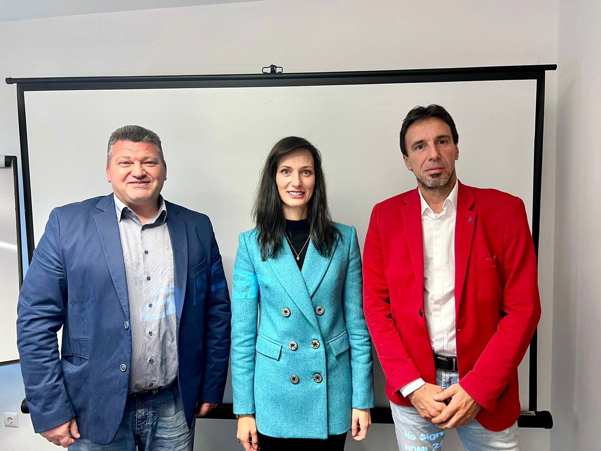 GabrielMariya's tweet photo. Glad to meet Dr. Filip Fratev &amp; Ventsislav Kavazov in Sofia🇧🇬, to learn more about their innov’ research on #cancer treatment.

Cancer can affect all people. This is why with 🇪🇺Beating Cancer Plan, we join efforts @HorizonEU #EUMission on Cancer.

More👉https://t.co/AWt6WvkMqK https://t.co/bikbVfbQdT