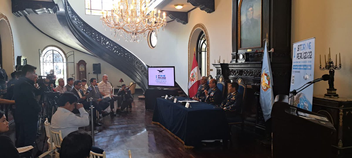 #FAPahora |El Comandante General de la FAP General del Aire, Alfonso Artadi Saletti, preside la conferencia de prensa acerca del Primer Salón Internacional Tecnológico de Drones, SITDRONE,evento tecnológico que se desarrollará del 17 al 19 de noviembre en la Base Aérea Las Palmas