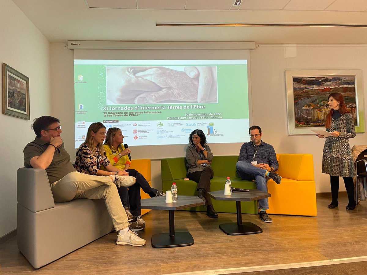 semgencat's tweet photo. #EstàPassant: Tere Subirats, Sotscap de la Central de Coordinació Sanitària #CECOS del #SEM, participant a la taula rodona de les Jornades d'Infermeria de Terres de l'Ebre #JITE, exposant sobre l'adaptació del #SEM a la #COVID i la capacitat d'innovació. https://t.co/KSpYwdiGw8