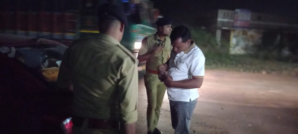 sdm_khambhat's tweet photo. Under the guidance of resp DDO sir ,expenditure cell SST static surveillance team monitor and checking at the key junctions for free fair n transparent election .. SST team at fathepura chokadi, khambhat with videographer n police personnel @DDO_Anand @AnandElection @CEOGujarat https://t.co/soUEZMtHaw