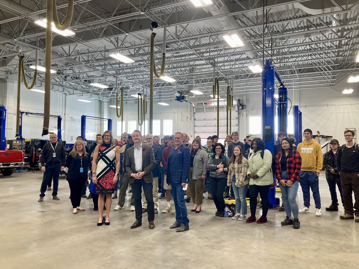 As New Brunswick’s largest provider of skilled training, <a href="/myNBCC/">New Brunswick Community College</a> was thrilled to welcome Canada’sMinister of Labour <a href="/SeamusORegan/">Seamus O'Regan Jr</a> and MP Wayne Long to our Saint John Campus today. <a href="/CollegeCan/">Colleges and Institutes Canada</a>