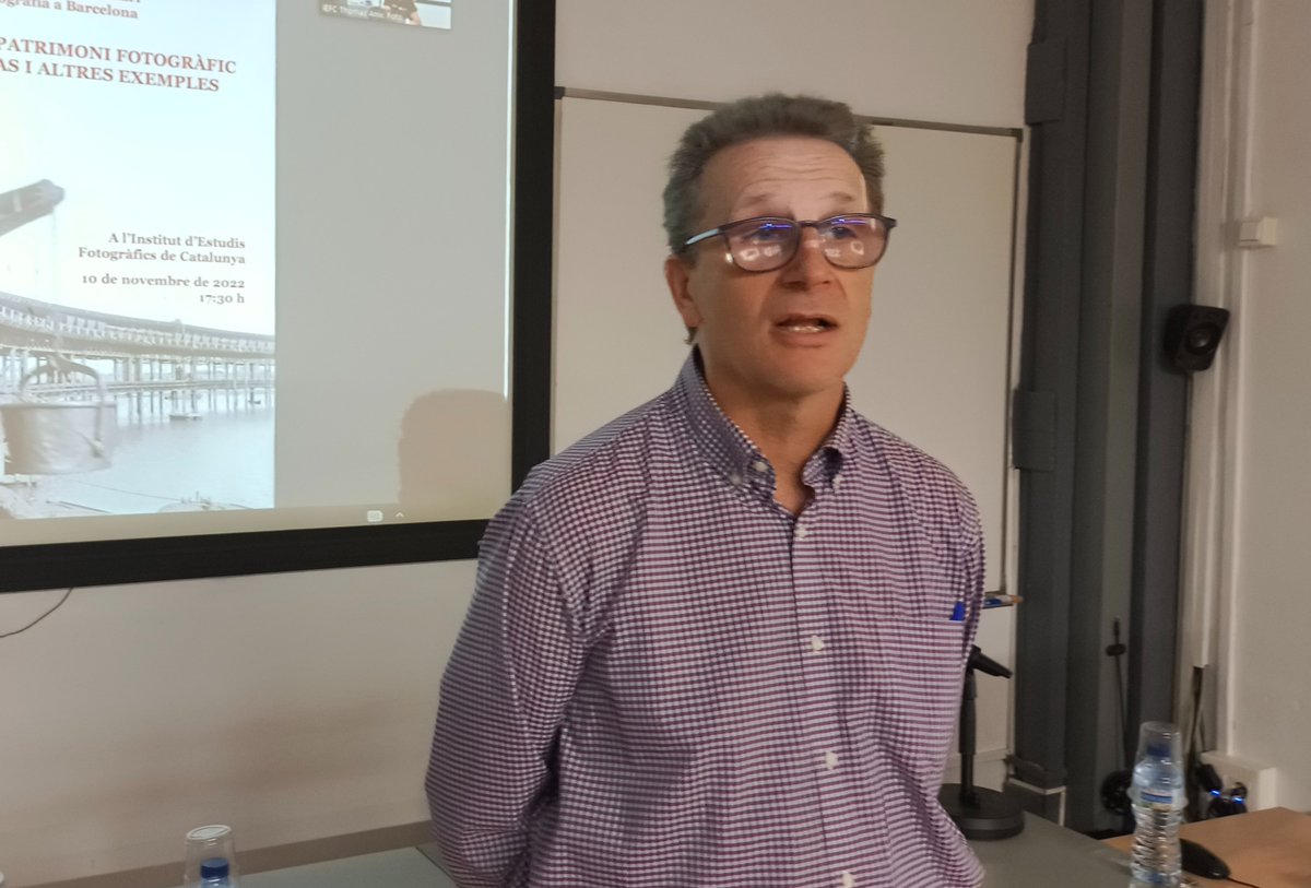 FundacionLito's tweet image. Eduard Bertran, director del @IEFC_fotografia, y Albert Bada Ortoll, vicepresidente de @Fotoconnexio, presentan el acto de celebración del 183 aniversario de la realización de la primera fotografía tomada en Barcelona, dedicado a la recuperación de la Fototipia Thomas