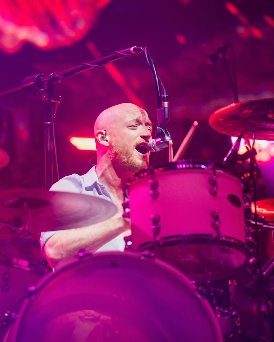 BiffyClyro's tweet photo. Belfast you were fantastic! 💥 we’re now halfway through our UK/Ireland tour - who’s come out to a show so far? 🙌🏻

📸: @gbollardphoto / @tourmanagerneil https://t.co/vVb80BzFsP