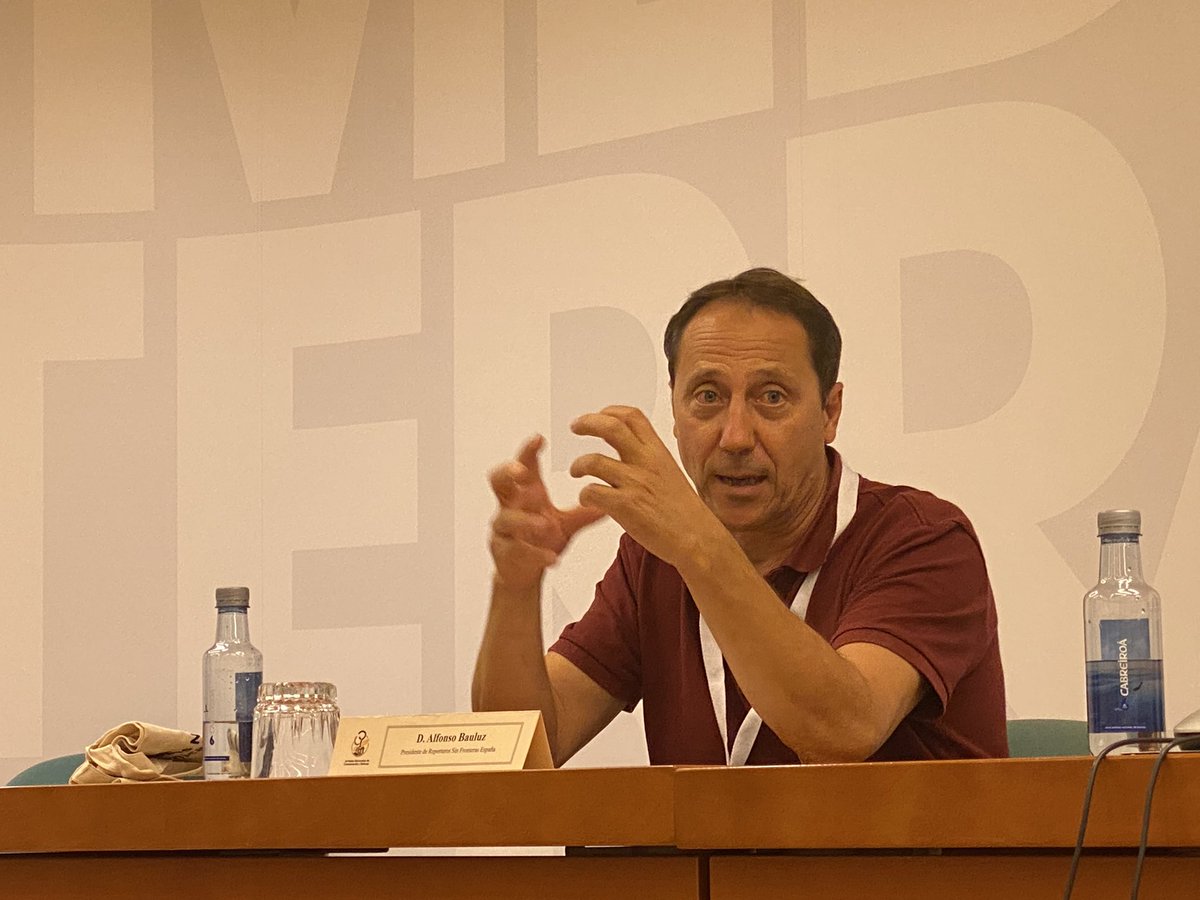 GSForte's tweet photo. “No vamos a decir que los tertulianos son el cáncer de la profesión. Eso@ya lo sabemos” Dice @AlfonsoBauluz ahora en las Jornadas Nacionales de Comunicación y Defensa en Murcia y Murcia
@PeriodistasRM 
#jornadasDEFCOM
Medio oficial @Infodefensa
@jadeheras 
@andreu_arturo https://t.co/7llvgHOTA4
