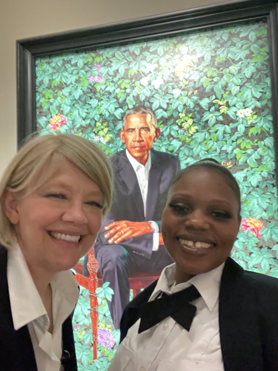 Antionette &amp; I want you to know he’s back in DC! ⁦<a href="/smithsoniannpg/">National Portrait Gallery USA</a>⁩ ⁦<a href="/BarackObama/">Barack Obama</a>⁩ 🥰🍃🌹
