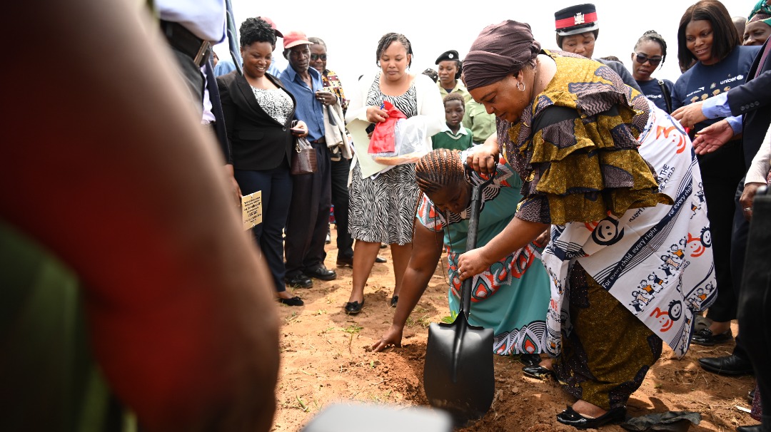 WorldVisionZamo's tweet photo. Earlier today, @WorldVisionZamo, in partnership with @unicefzambia &amp; the #Zambian Government, launched the community-based #EarlyChildhoodDevelopment (ECD) program in #Chongwe District, which focuses on cognitive development, social, emotional, spiritual, &amp; physical. #ZREAD. https://t.co/iYndkdaaBm