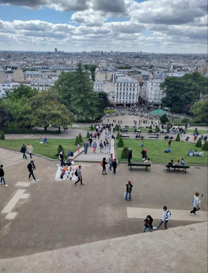 عندما نكبر
 يختلف ترتيب الأمنيات في حياتنا 
فيتأخر الحب ، 
ويتقدم الأمان ❤

#مساء_الخير
#خواطر_فراس