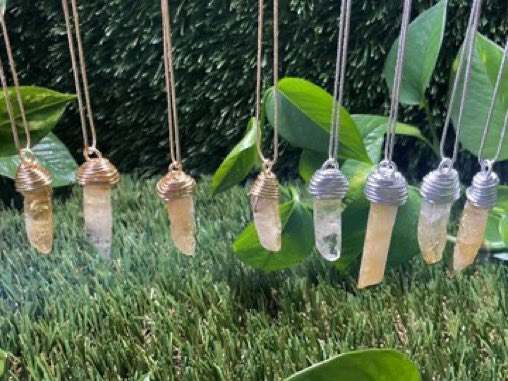 @fuckadrixn got new earrings and necklaces out ✨
Browse their shop for cute crystal jewelry 🧡

TheStonedWolffCo.Etsy.Com