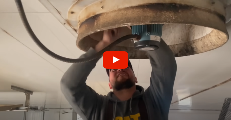 FarmsPrairies's tweet photo. Barn Maintenance to prepare for winter
In this video, the farmer switches on the winter ventilation mode for the #CowBarn & gets it ready for the winter.
Watch the video to see how he prepares the barn for winter to keep the cattle warm ‡οΈ
#WestCdnAg #SaskAg #AgTwitter #Cattle
