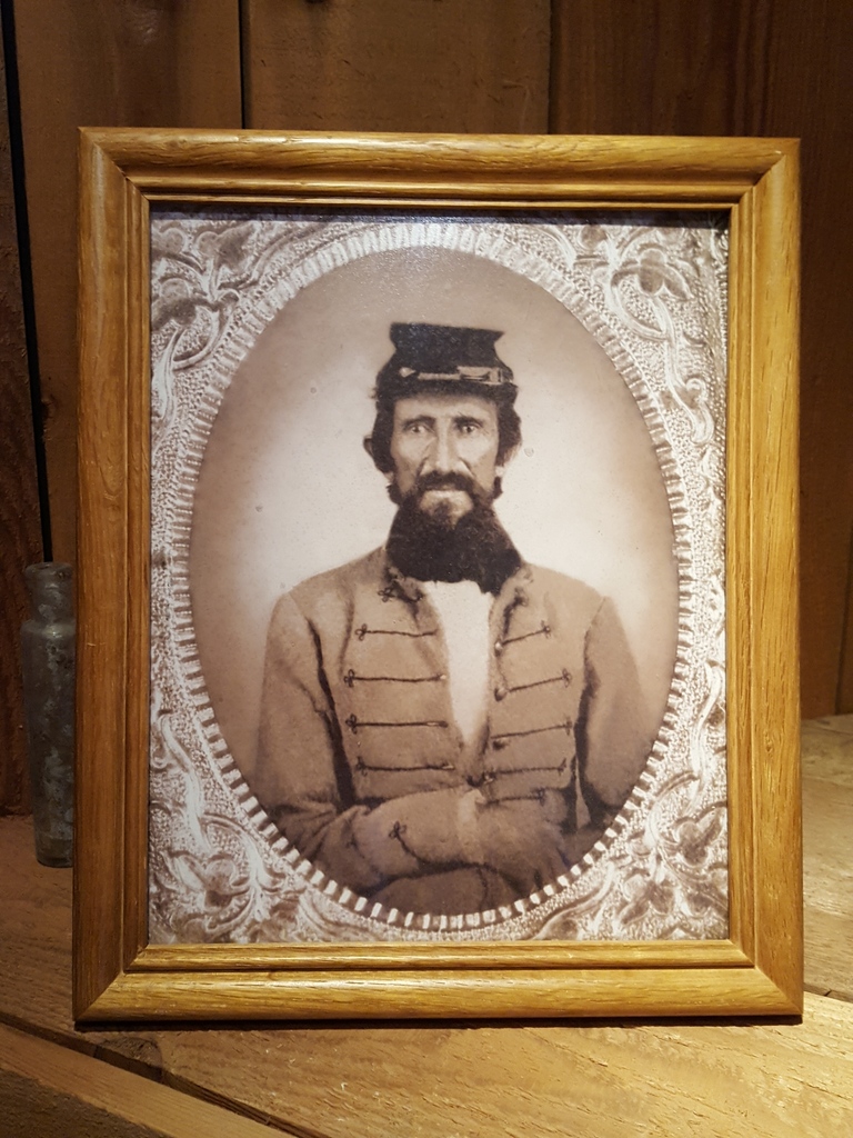 #OTD in 1862, Job Carr was discharged on disability after an injury at the Battle of Corinth. He recovered and returned to duty but was injured more severely at the Battle of Chickamauga Creek in Sep 1863.

Find out more at jobcarrmuseum.org/blog/the-carr-…. 
#CivilWar #VeteransDay