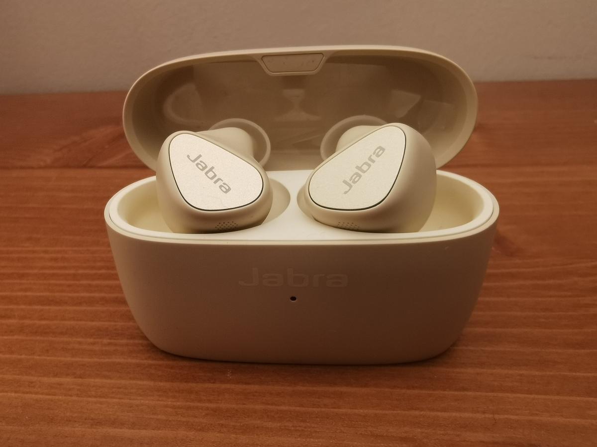 cnetfrance's tweet photo. Test Jabra Elite 5 : notre avis https://t.co/MEJBngER1Z https://t.co/OmS79RF9kr