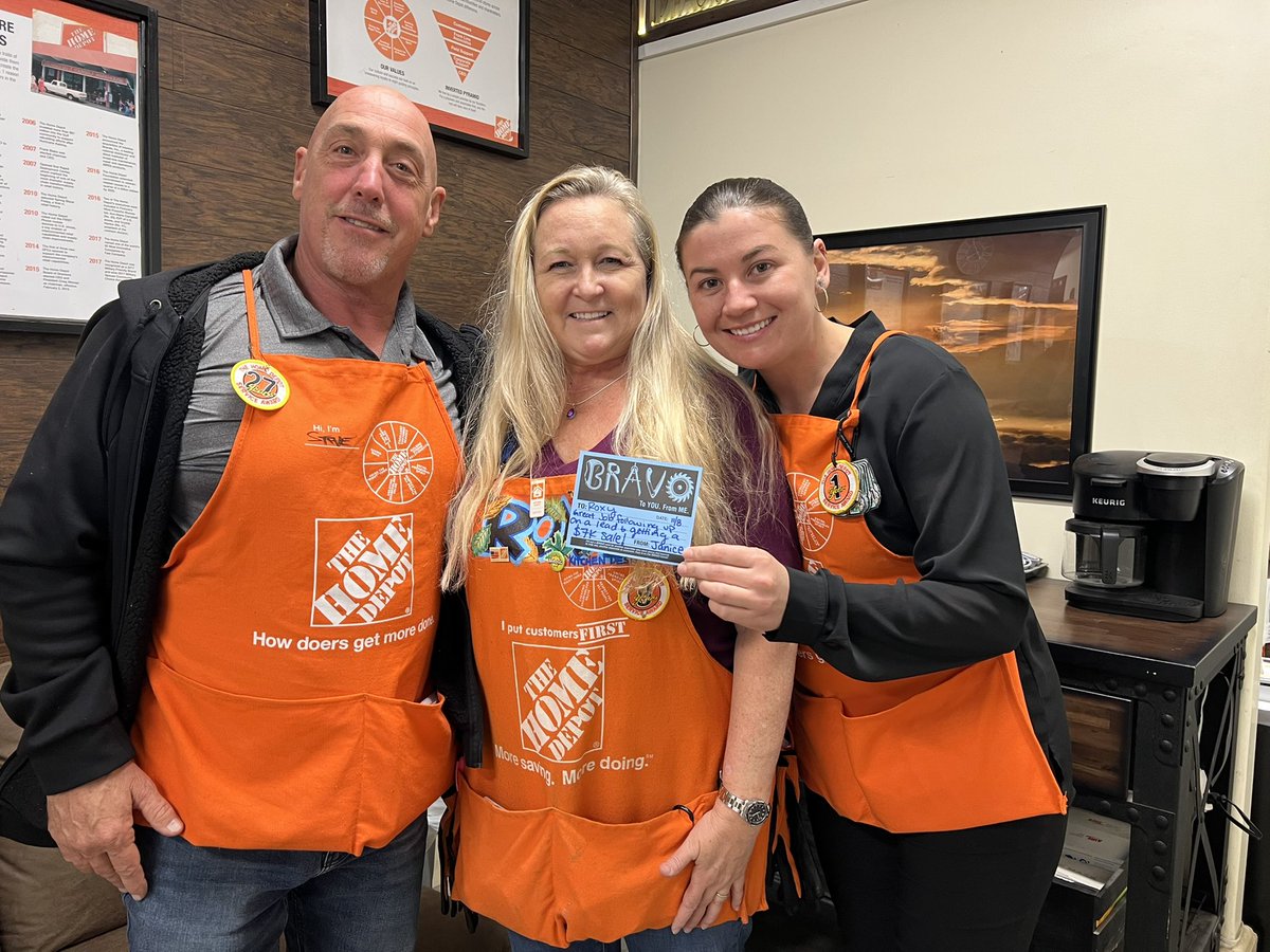 JaniceDS_HD8987's tweet photo. Celebrating Roxy for a $7k countertop sale! Great job, keep up the good work 😀 https://t.co/knK0hzoi0s
