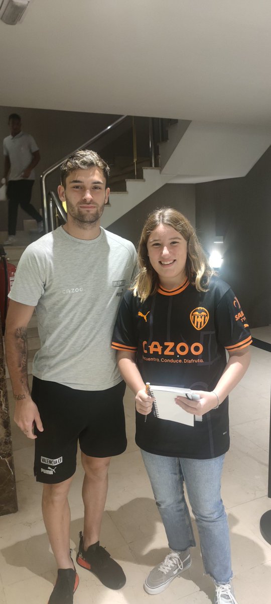 javy_vazquez's tweet photo. Zorionak @hugoduro14 gracias por tu amabilidad con mi hija, el domingo en Donosti.  Disfruta mucho de tu día. Amunt siempre!!! https://t.co/ramulNoxWm