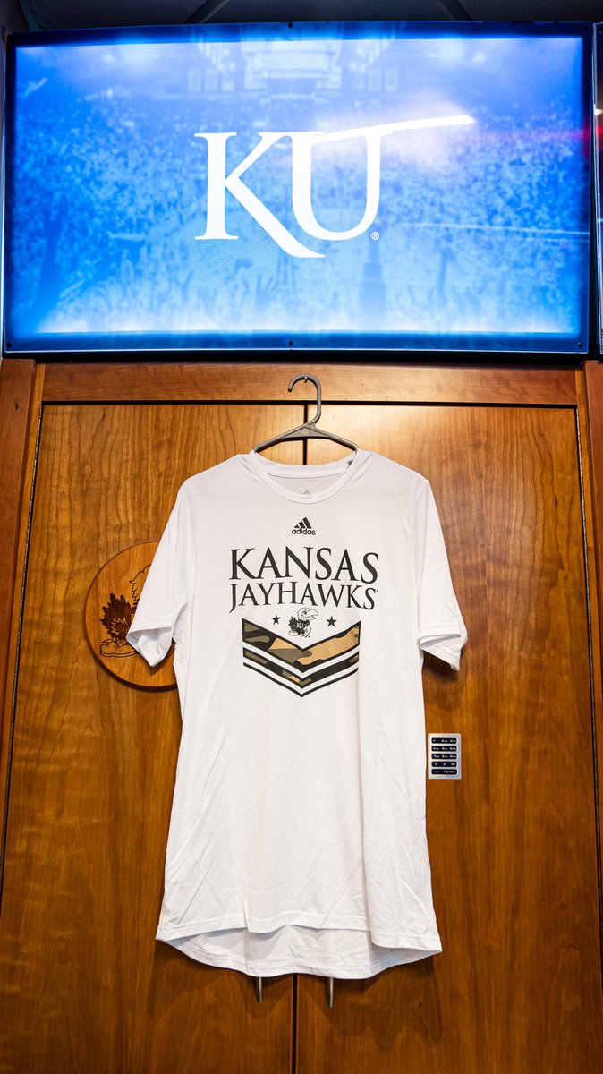 Let’s give away one of tonight’s #SaluteToService warmup tops 🇺🇸

RT for a chance to win!

*must be following*