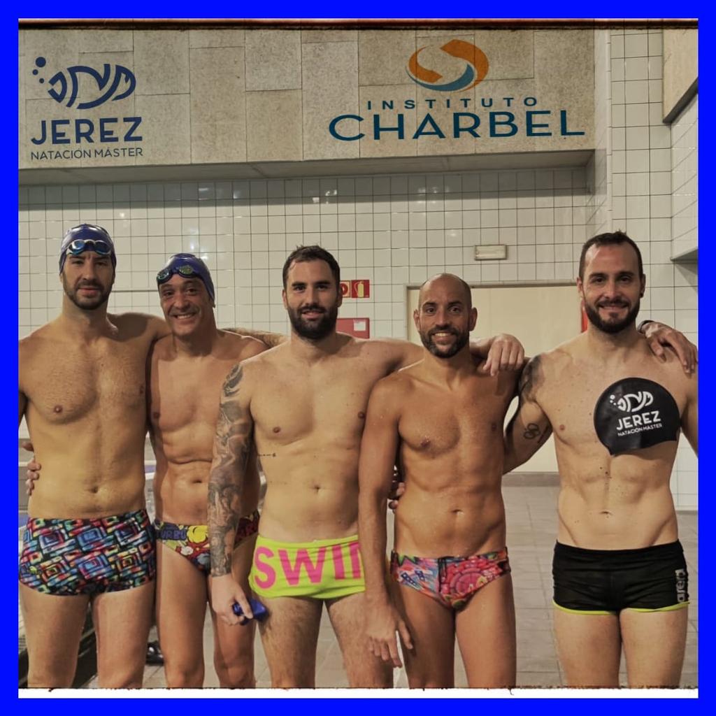 jerezmaster's tweet photo. Es jueves, y el equipo afronta nuevas sesiones de entrenamiento. Todos al agua, comienzan a gestarse las convocatorias importantes. #albertgros #armandojimenez #didacleiva #tonimartinez #borispallares #vayabanda #equipomasculino #💙🤍🏊😍 #somosjerez https://t.co/WxqfPLDASS