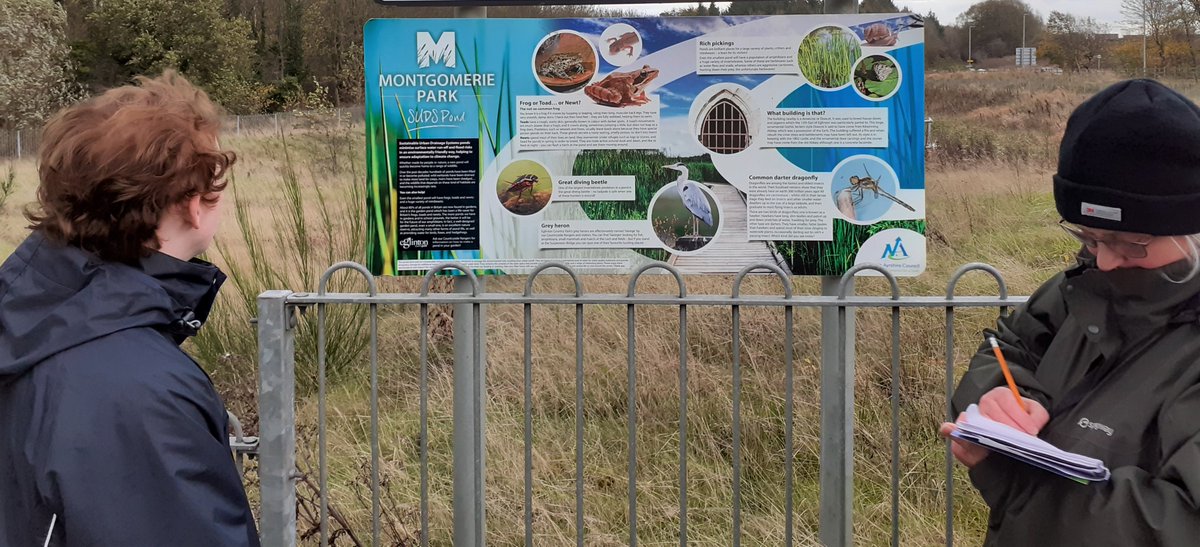 Out and about @EglintonPark with @rangers_na Helen and modern apprentice Adam. Planning and plotting for #pollinators 🐝🦋🌱😉
#NatureRestorationFund
@nature_scot