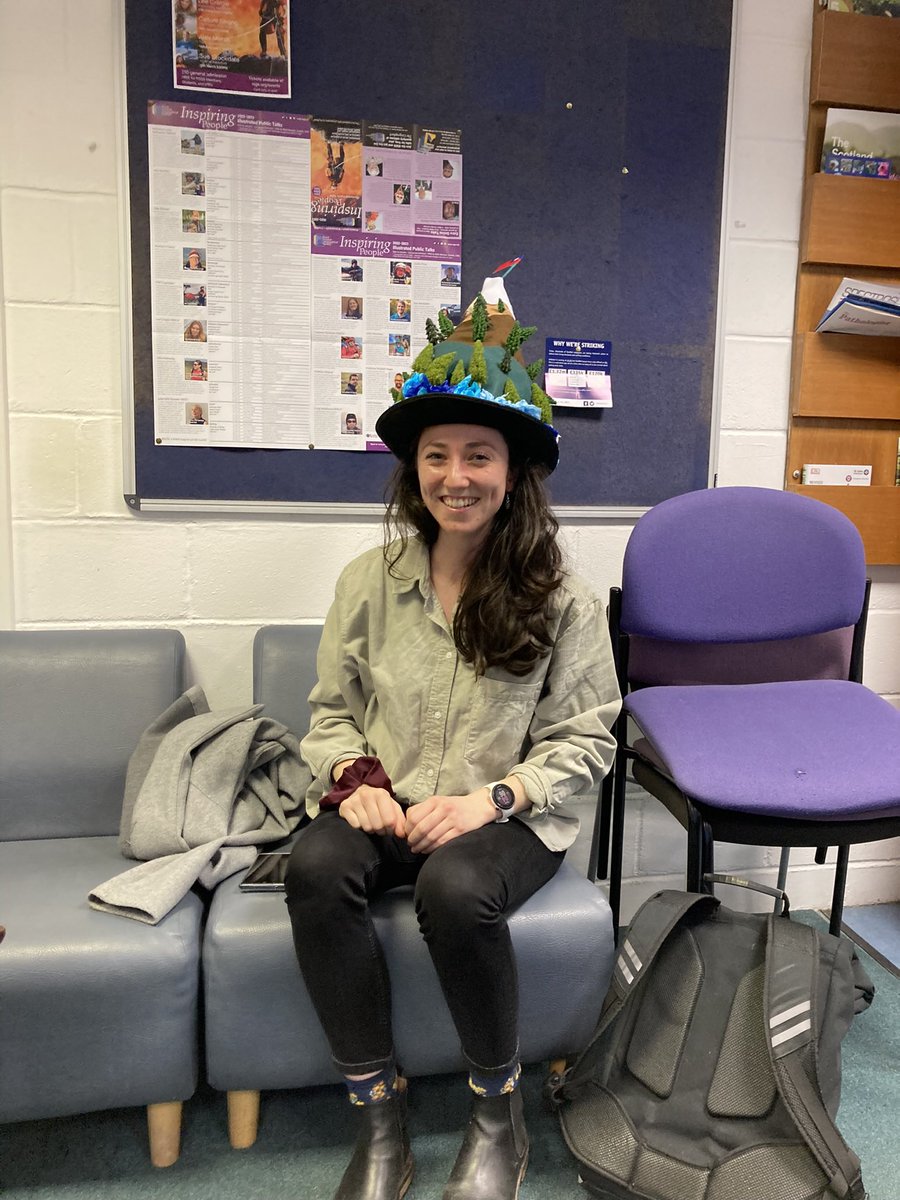 Massive congratulations to @kirsten_os of @StirBES @StirUni on successfully passing her #PhD defence “Exploring variation in the responses of tree species to climate across diverse montane forests in #Taiwan” No one could expect a more awesome celebratory hat! @JanchangChen