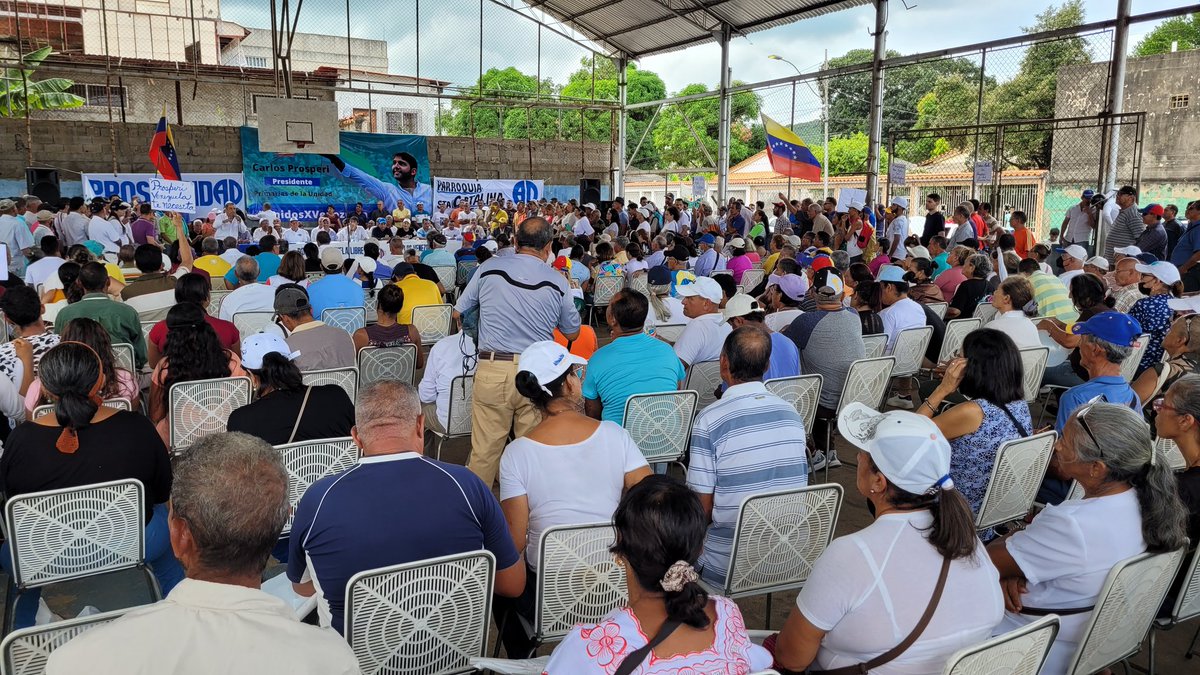 Esto comenzó para no detenerse, porque el movimiento de algarabía que vemos en cada pueblo sostiene nuestro trabajo. Hoy gran acto con <a href="/prospericarlos/">Carlos M. Prosperi</a> en Carúpano, mucha gente para trabajar por Venezuela. #RutaDeLaProsperidad🇻🇪