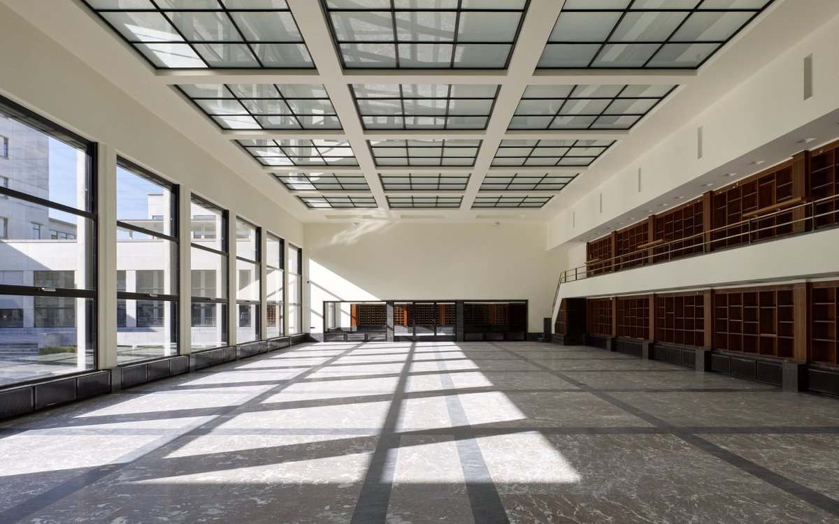 Architectuurboek Vlaanderen vandaag om 17u in radioprogramma Pompidou op <a href="/Klararadio/">Klara</a>. Live vanuit de belvedère van de Boekentoren in Gent (Robbrecht en Daem architecten).
bit.ly/ABoek15