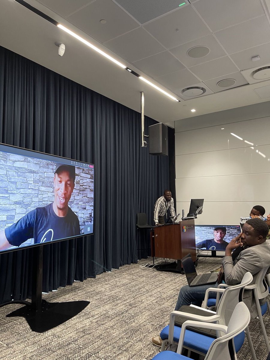 DAY 2 Breakout session with @Gospel_meta 🇳🇬 ongoing conversations about Introduction to AR, VR, and MR Technology

 #techsummitnigeria #techsummitng #microsoft #ai