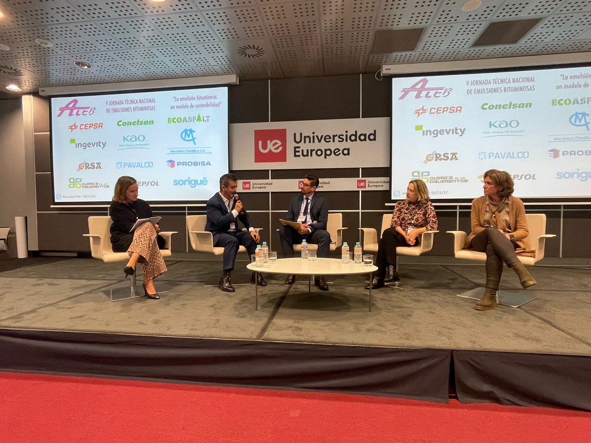 <a href="/raulteran/">Raul Teran</a> <a href="/daniel_andaluz/">Daniel Andaluz</a> <a href="/MarColVic/">Maria del Mar Colás</a> <a href="/NuriaUC/">Nuria Uguet Canal</a> <a href="/NQueSol/">NuriaQuerol</a> V #JornadaATEB.

<a href="/raulteran/">Raul Teran</a> modera el coloquio sobre Sostenibilidad, en el que participan Mª Elena Hidalgo de <a href="/EIFFAGE_/">Eiffage</a>, <a href="/curro_lucas/">Curro Lucas</a> de <a href="/Repsol/">repsol</a>, Mª José Sierra de la AOP de Andalucía y <a href="/ELENADELAP/">ELENA DE LA PEÑA</a> de la <a href="/aecarretera/">@aecarretera</a>.

Interesante intercambio de ideas.