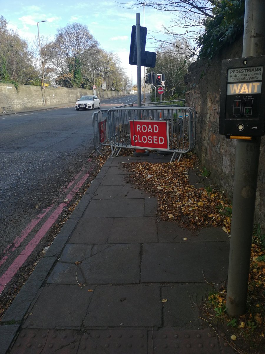 ClareCH99's tweet photo. Is this acceptable for pedestrians? @LivingStreetsEd https://t.co/7e77f6yUaM