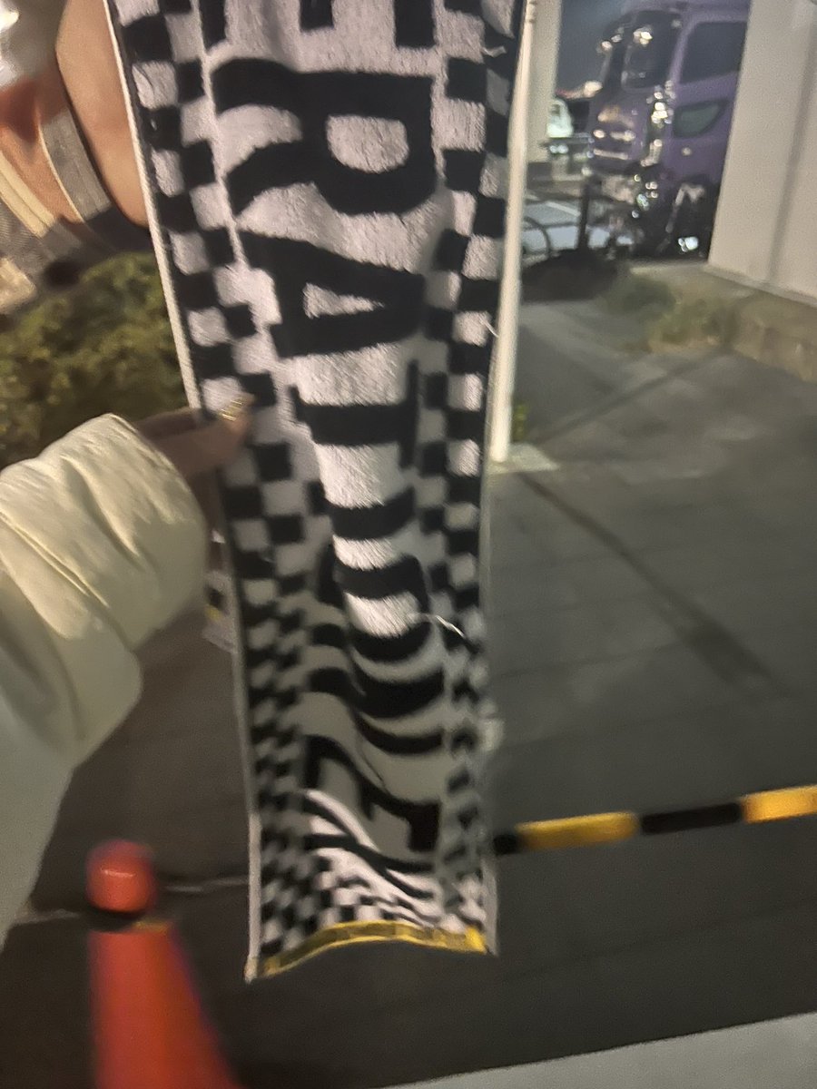 kzhrsrhm___'s tweet photo. 有明アリーナでexのタオル落とした方いますか？？？
落としてたみたいなので見つかりますように！
発送します！みつかったら！
絶対大事にしてると思うので見つかりますように😂#メンディー　#ワンスク東京 #GENE 
めんさん力を貸してくれw https://t.co/hc5R40kD4D