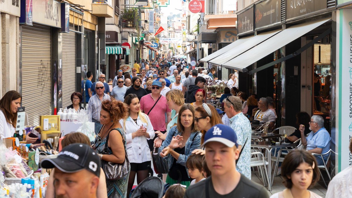 ajcalella's tweet photo. 📈 Calella registra gairebé 1,7 milions de pernoctacions aquest 2022, el que suposa un 119% més que l’any passat

👉 Esdeveniments com l’Ironman o el Sing for Gold  contribueixen a millorar el percentatge d’ocupació, generant també un impacte en l’economia de la ciutat https://t.co/4W0zRdvs8Q