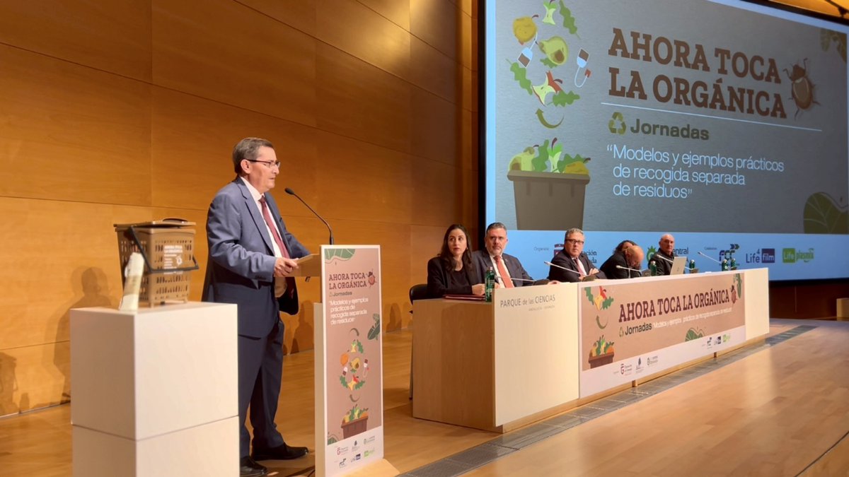 AEGranada's tweet photo. El presidente de la @dipgra clausura las Jornadas ‘Ahora toca la orgánica. Modelos y ejemplos prácticos de recogida separada de residuos’. @_PepeEntrena #RedGramas https://t.co/ABFbP3JKA9