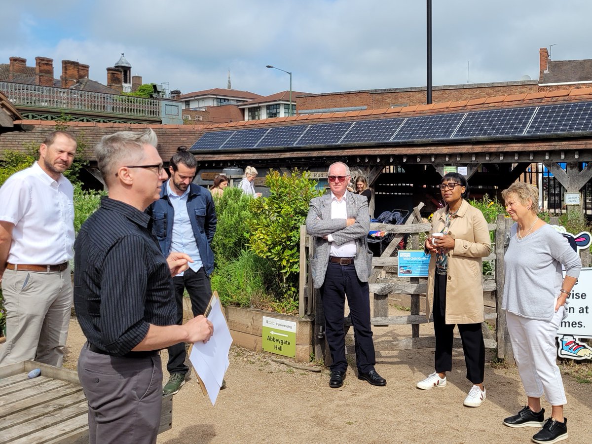 veoliaenvtrust's tweet image. It&apos;s #TrusteesWeek2022 and we&apos;d like to say a massive thankyou to our 10 amazing trustees!

From making our funding decisions and ensuring our good governance, through to supporting our staff team, we can always rely on their dedication.

Many thanks 🙂