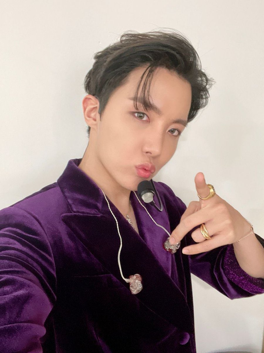 thehobiprint's tweet photo. RT + reply with 👇

I vote #JungHoseok for #NETIZENSREPORT as Asian Celebrity Of The Year #ACOTY2022 @thenreport https://t.co/GaZsS9WPZi