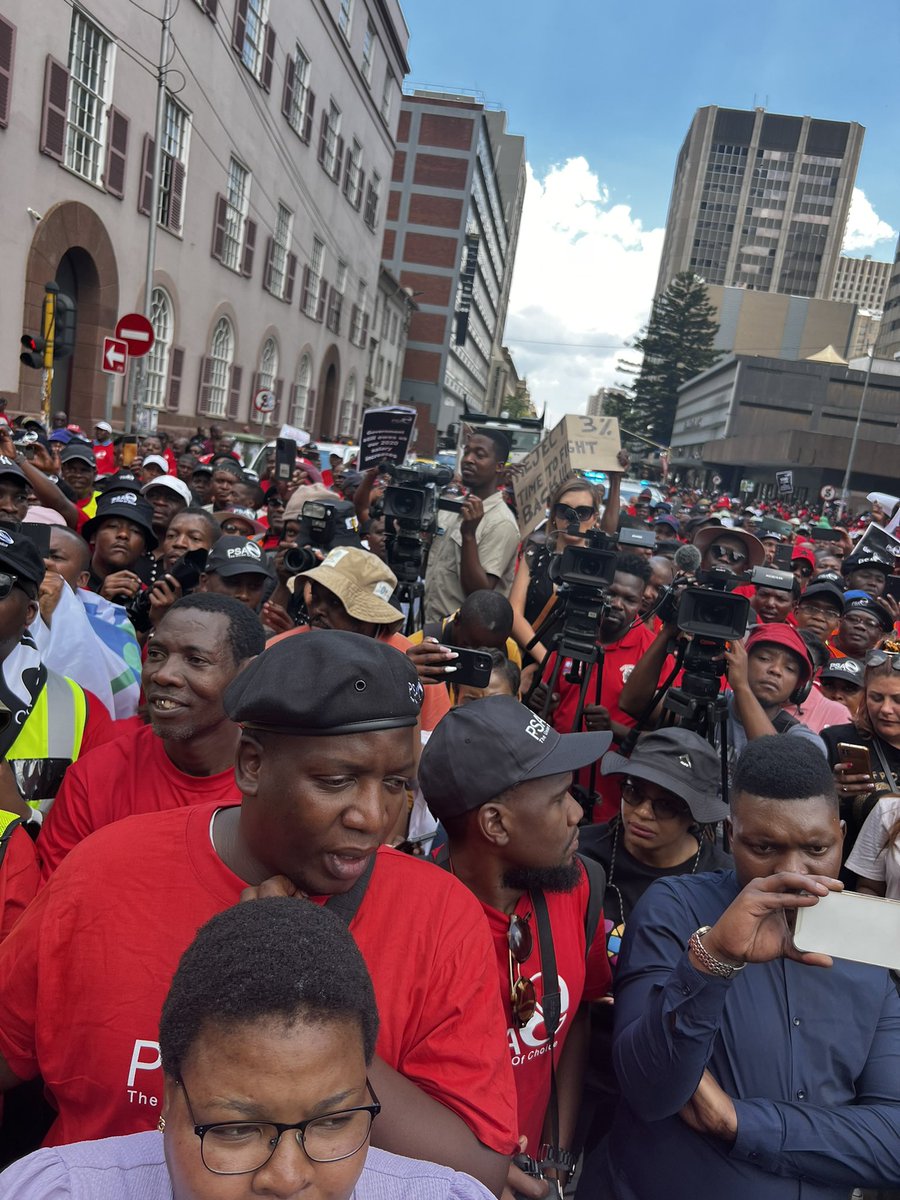 NalediJ's tweet photo. PSA President Lufuno Mulaudzi says workers are calling for the permanent appointment of a Minister to the Public Service &amp; Administration Department.  The PSA says it has reverted back to its 10% wage demand given government’s unwillingness to negotiate  #sabcnews #PSAStrike https://t.co/9oT9MaDc9d